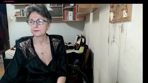 maturekate online show from October 25, 2025, 5:48 am