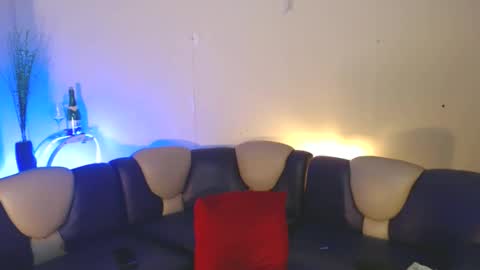 maturity_mommy_intown online show from October 25, 2025, 9:42 pm