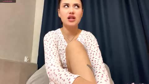 Mia online show from December 20, 2025, 2:13 pm