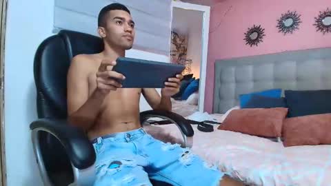 Snapshot of mauricio_smiith chatting on February 28, 2026, 2:45 am MAURICIO online show from February 28, 2026, 2:45 am