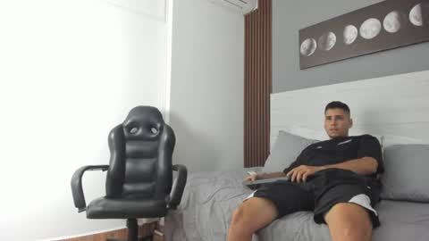 mauro_boy online show from June 25, 2026, 7:51 pm