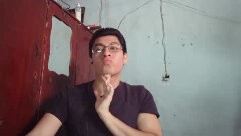 Snapshot of maurodirty chatting on December 3, 2024, 6:49 pm Mauro online show from December 3, 2024, 6:49 pm