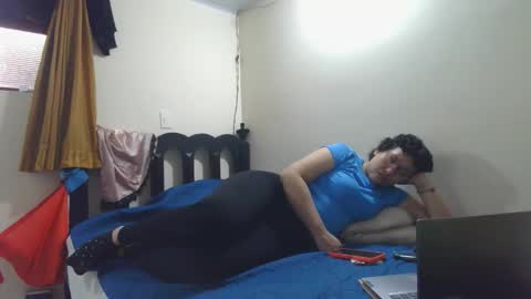 mauroluxandra online show from May 27, 2026, 6:05 pm