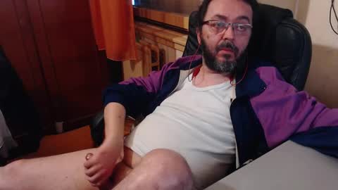 Snapshot of max818k chatting on December 29, 2024, 3:13 pm Max online show from December 29, 2024, 3:13 pm