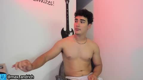 Snapshot of max__andrich chatting on October 28, 2025, 2:04 am Max... online show from October 28, 2025, 2:04 am