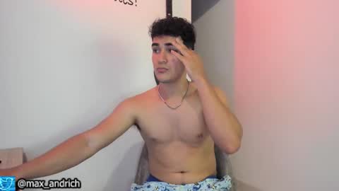 Snapshot of max__andrich chatting on November 11, 2025, 3:28 am Max... online show from November 11, 2025, 3:28 am