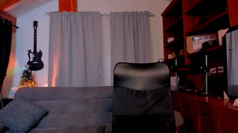 Snapshot of max_dic1 chatting on December 21, 2024, 9:58 pm max D. online show from December 21, 2024, 9:58 pm