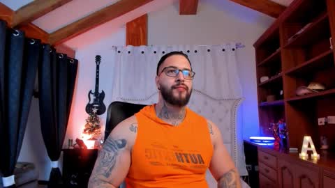 Snapshot of max_dic1 chatting on November 30, 2025, 11:14 am max D. online show from November 30, 2025, 11:14 am