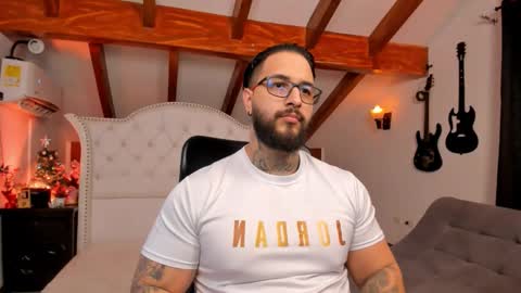 Snapshot of max_dic1 chatting on December 14, 2025, 11:20 pm max D. online show from December 14, 2025, 11:20 pm