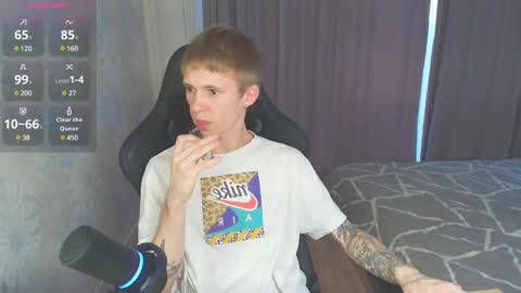 Snapshot of max_gen chatting on January 20, 2025, 1:53 pm Max Gen with tats 24years And Ethan without tats 20 years online show from January 20, 2025, 1:53 pm