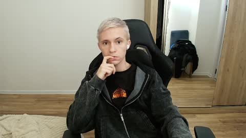 Snapshot of max_gen chatting on April 1, 2026, 6:38 pm Max Gen with tats 24years And Ethan without tats 20 years online show from April 1, 2026, 6:38 pm