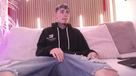 Snapshot of max_hader chatting on February 15, 2026, 12:36 pm Max online show from February 15, 2026, 12:36 pm