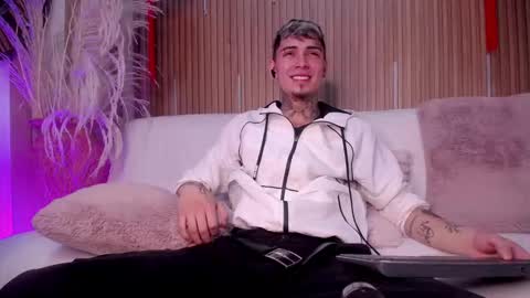 Snapshot of max_hader chatting on March 6, 2026, 3:36 am Max online show from March 6, 2026, 3:36 am