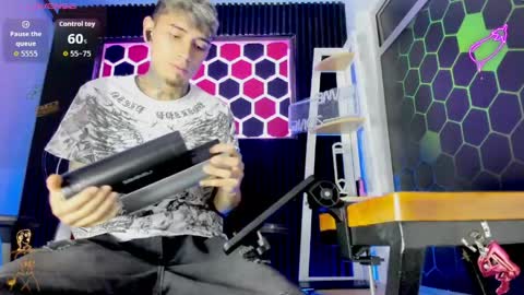 Snapshot of max_hader chatting on April 3, 2026, 3:04 am Max online show from April 3, 2026, 3:04 am