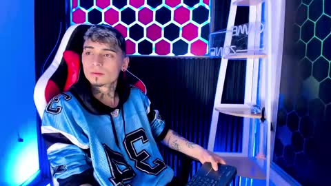 Snapshot of max_hader chatting on April 12, 2026, 3:11 am Max online show from April 12, 2026, 3:11 am