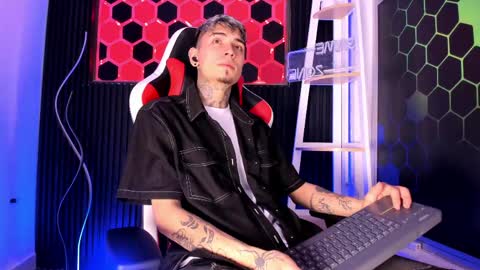 Snapshot of max_hader chatting on April 15, 2026, 3:35 am Max online show from April 15, 2026, 3:35 am