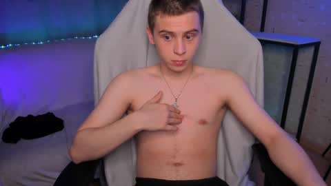 Snapshot of max_sm1th chatting on March 12, 2025, 7:17 pm Max online show from March 12, 2025, 7:17 pm