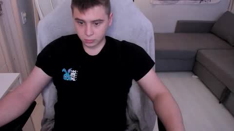 Snapshot of max_sm1th chatting on December 16, 2025, 7:24 am Max online show from December 16, 2025, 7:24 am