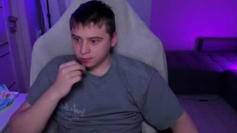 Snapshot of max_sm1th chatting on March 4, 2026, 2:12 pm Max online show from March 4, 2026, 2:12 pm