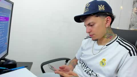 max_sstteel online show from May 7, 2026, 1:22 am