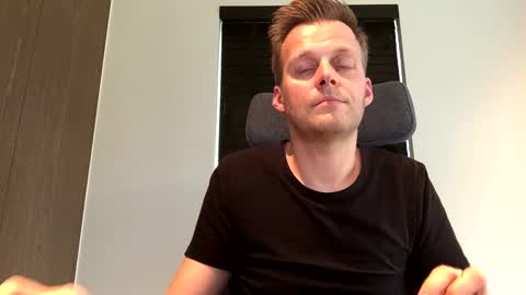 Snapshot of max_straight_1 chatting on February 20, 2025, 2:24 pm Max take off clothes online show from February 20, 2025, 2:24 pm