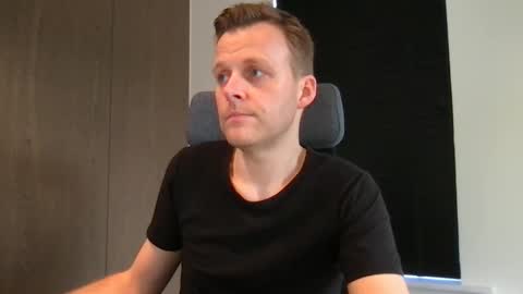 Snapshot of max_straight_1 chatting on February 21, 2025, 7:56 am Max take off clothes online show from February 21, 2025, 7:56 am