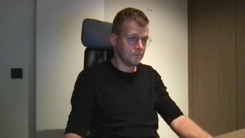 Snapshot of max_straight_1 chatting on February 24, 2025, 6:58 pm Max take off clothes online show from February 24, 2025, 6:58 pm