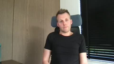 Snapshot of max_straight_1 chatting on March 10, 2025, 2:05 pm Max take off clothes online show from March 10, 2025, 2:05 pm