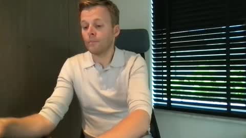 Snapshot of max_straight_1 chatting on September 18, 2025, 7:10 am Max take off clothes online show from September 18, 2025, 7:10 am