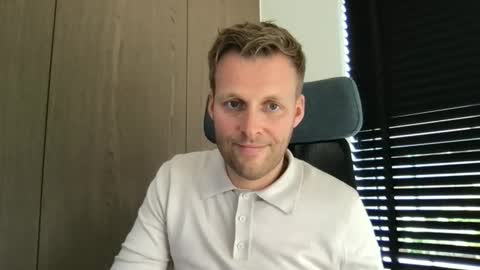 Snapshot of max_straight_1 chatting on October 2, 2025, 10:55 am Max take off clothes online show from October 2, 2025, 10:55 am