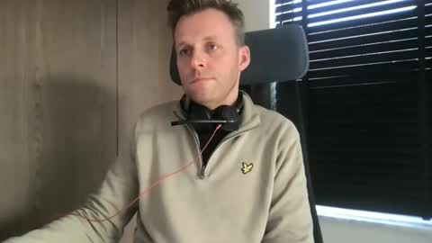 Snapshot of max_straight_1 chatting on December 2, 2025, 10:20 am Max take off clothes online show from December 2, 2025, 10:20 am