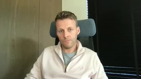 Snapshot of max_straight_1 chatting on February 26, 2026, 2:27 pm Max take off clothes online show from February 26, 2026, 2:27 pm