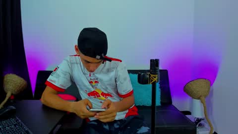 MAX     online show from October 27, 2025, 6:23 pm