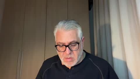 Snapshot of maxbillo chatting on March 19, 2026, 9:52 pm maxbillo online show from March 19, 2026, 9:52 pm