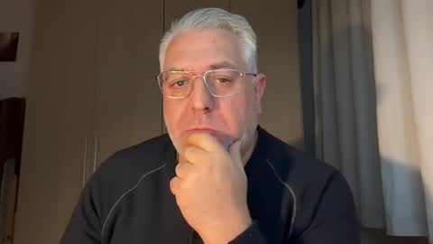 Snapshot of maxbillo chatting on March 28, 2026, 11:26 pm maxbillo online show from March 28, 2026, 11:26 pm