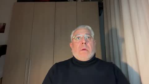 Snapshot of maxbillo chatting on April 1, 2026, 7:33 pm maxbillo online show from April 1, 2026, 7:33 pm