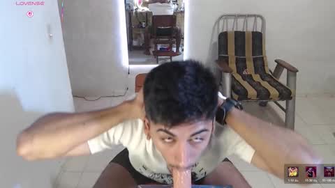 Snapshot of maxi_dick33 chatting on December 15, 2025, 12:04 am maxi dick online show from December 15, 2025, 12:04 am