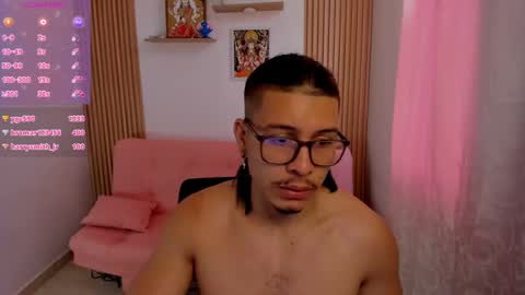 Snapshot of maxifit_ chatting on February 7, 2025, 1:22 pm Mikael online show from February 7, 2025, 1:22 pm