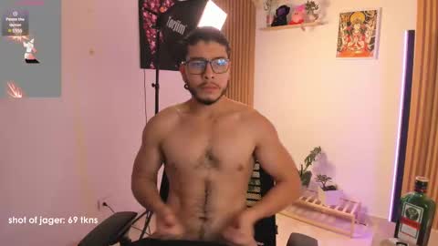 Snapshot of maxifit_ chatting on October 19, 2025, 10:21 pm Mikael online show from October 19, 2025, 10:21 pm