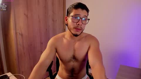 Snapshot of maxifit_ chatting on November 8, 2025, 10:41 pm Mikael online show from November 8, 2025, 10:41 pm