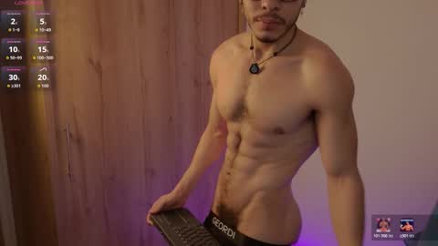 Snapshot of maxifit_ chatting on February 11, 2026, 9:25 am Mikael online show from February 11, 2026, 9:25 am