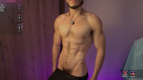 Snapshot of maxifit_ chatting on March 19, 2026, 9:24 am Mikael online show from March 19, 2026, 9:24 am