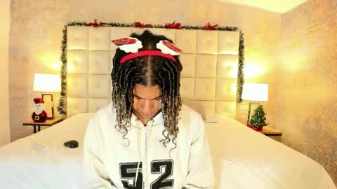 maxim online show from December 22, 2025, 3:47 am