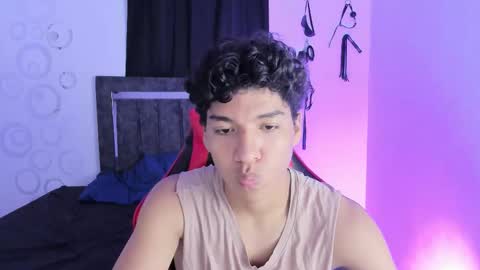 Maximiliano online show from November 11, 2025, 7:58 pm