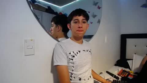 Snapshot of maximo_and_isa chatting on November 8, 2025, 9:42 am -- maximo and isa -- online show from November 8, 2025, 9:42 am