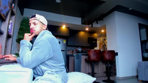 maximo_and_marcelo online show from April 9, 2026, 12:10 pm