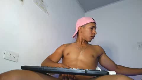 Snapshot of maximo_vega_new chatting on February 15, 2026, 4:58 pm Maximo Aron Vega online show from February 15, 2026, 4:58 pm