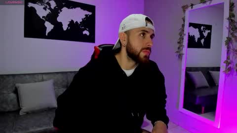 Maximo Wolf online show from December 22, 2025, 7:55 pm