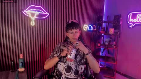 MAXIMO online show from April 15, 2026, 2:18 am