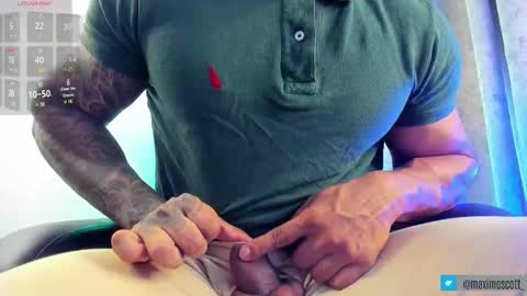 Snapshot of maximoscott_ chatting on February 20, 2025, 8:47 pm Maximoscott online show from February 20, 2025, 8:47 pm